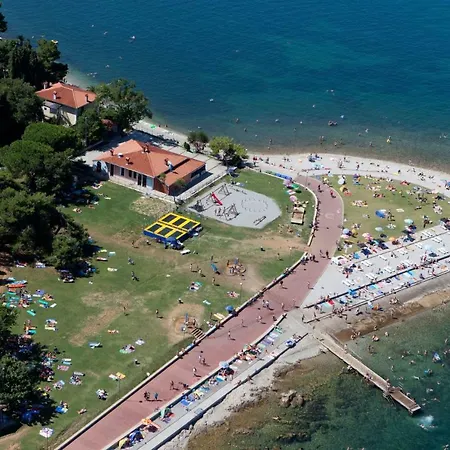 Izola Holiday Apartment *